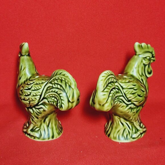 Vintage Green Rooster Salt and Pepper Shakers - Picture 11 of 11